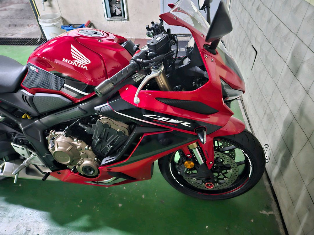 혼다 cbr650r 2100키로 팝니다 이미지