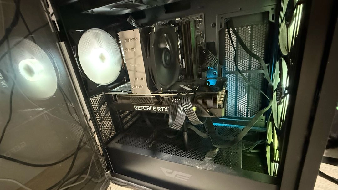 5700x3d + 3070ti 본체 이미지