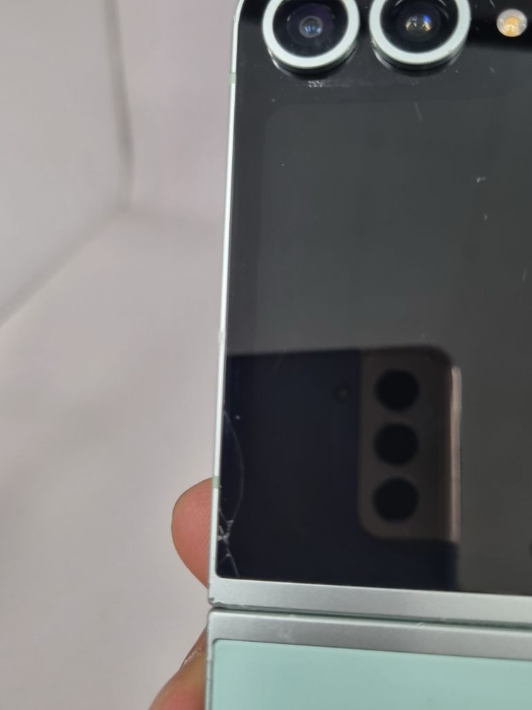 갤럭시 z플립6 256GB 민트컬러 팔아용 이미지