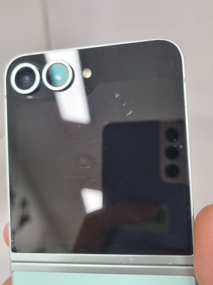 갤럭시 z플립6 256GB 민트컬러 팔아용 이미지
