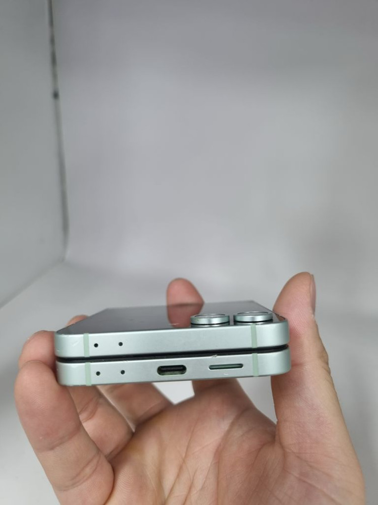 갤럭시 z플립6 256GB 민트컬러 팔아용 이미지