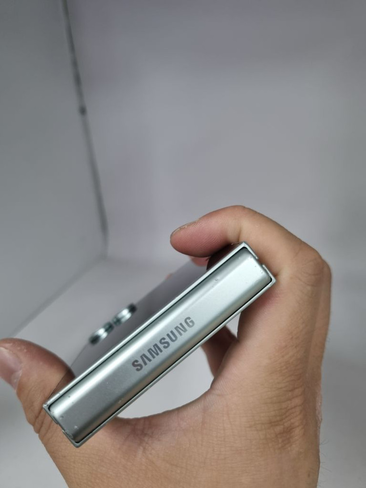 갤럭시 z플립6 256GB 민트컬러 팔아용 이미지