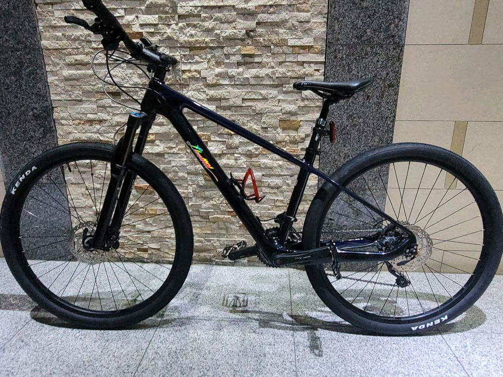풀카본 MTB 자전거 이미지