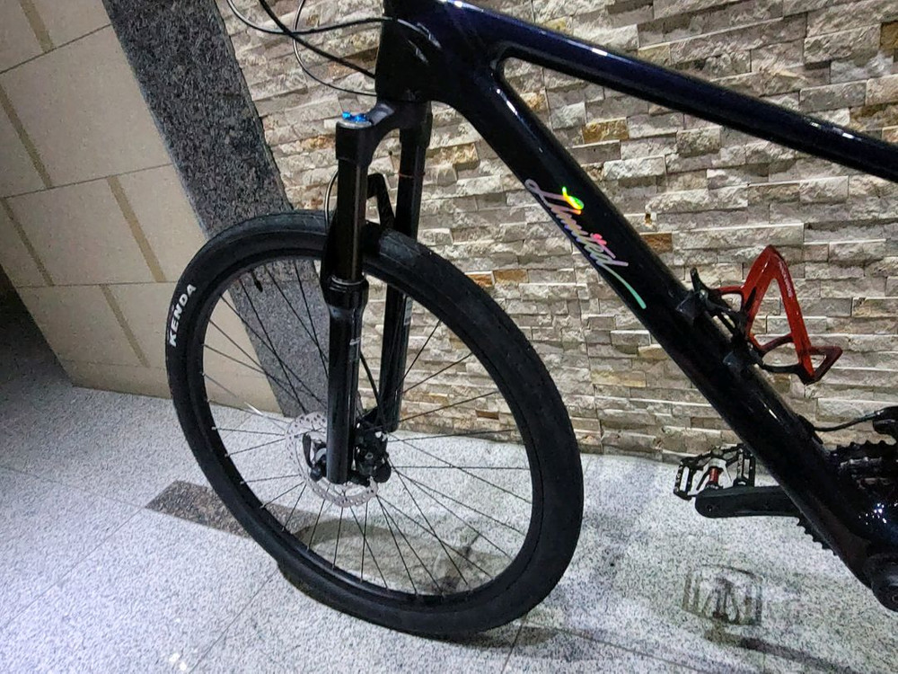 풀카본 MTB 자전거 이미지