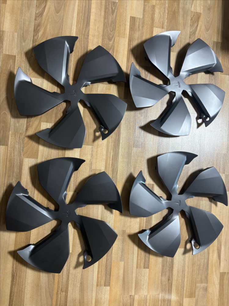 테슬라 모델Y 쥬니퍼 19인치 순정휠커버 팝니다. (서울) 이미지