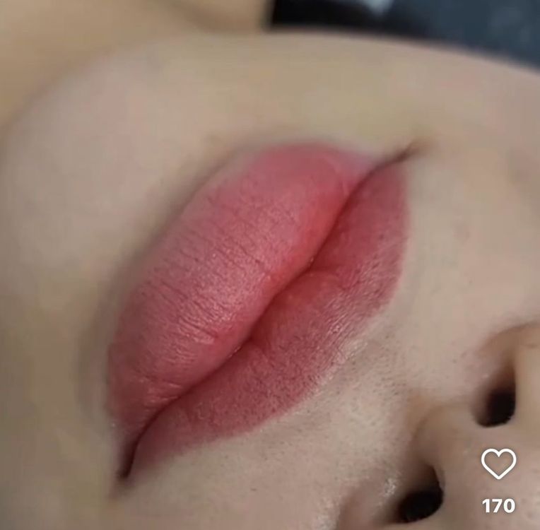 무료 모델 모집중 눈썹 헤어라인 입술 아이화장 이미지