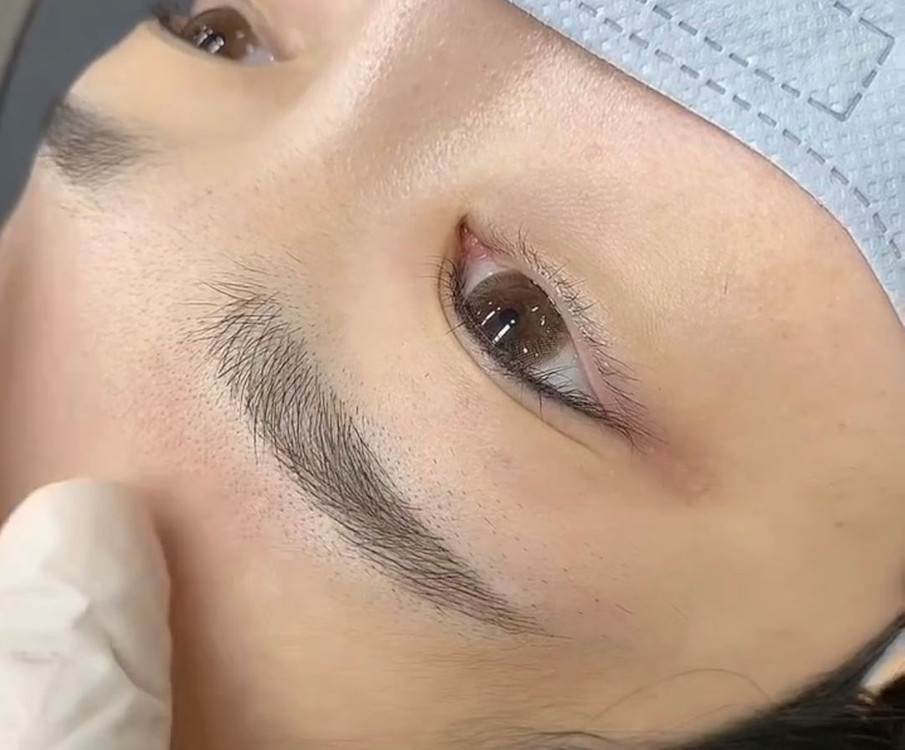 무료 모델 모집중 눈썹 헤어라인 입술 아이화장 이미지