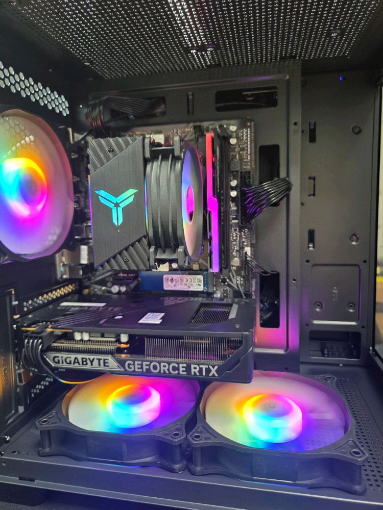 AMD RYZEN 7 5700X, RTX5060 게이밍 컴퓨터 본체 이미지
