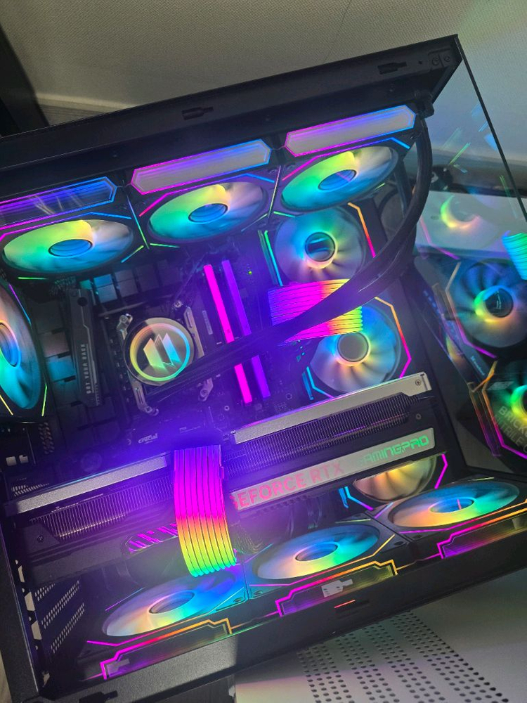 라이젠7 7800X3D RTX4070TI 감성본체 팝니다 이미지