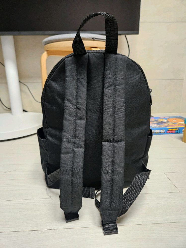 (새상품)(택포) 깔끔한 블랙 백팩 이미지