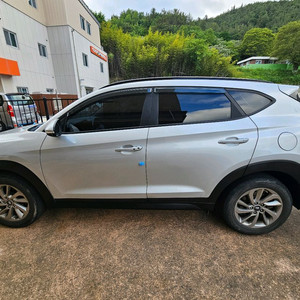 올뉴투싼 2016년식 1.7 2WD 은색 판매 자동차 suv 이미지