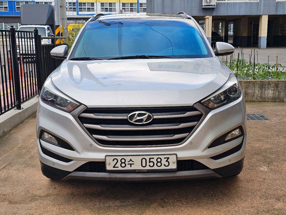 올뉴투싼 2016년식 1.7 2WD 은색 판매 자동차 suv 이미지