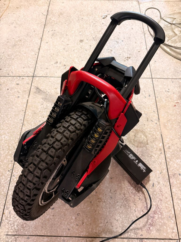킹송 S22 2200Wh 126V 서스펜션 전동외발휠 이미지