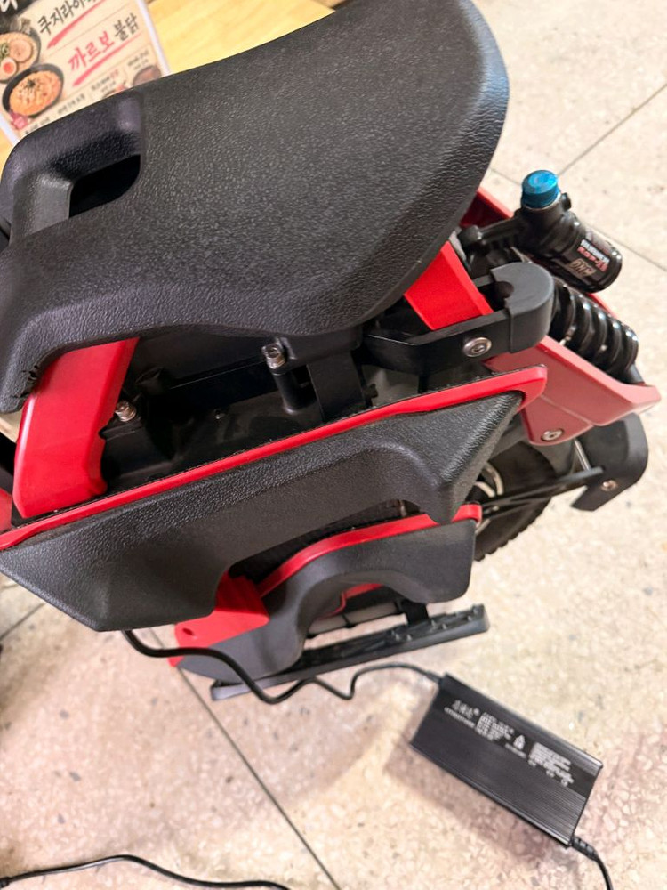킹송 S22 2200Wh 126V 서스펜션 전동외발휠 이미지