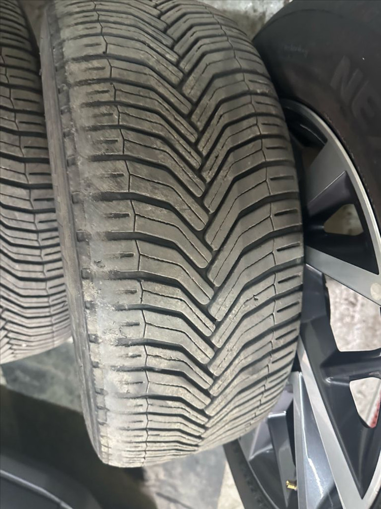 포터2용 bmw 정품 17인치 휠타이어 판매 합니다 이미지
