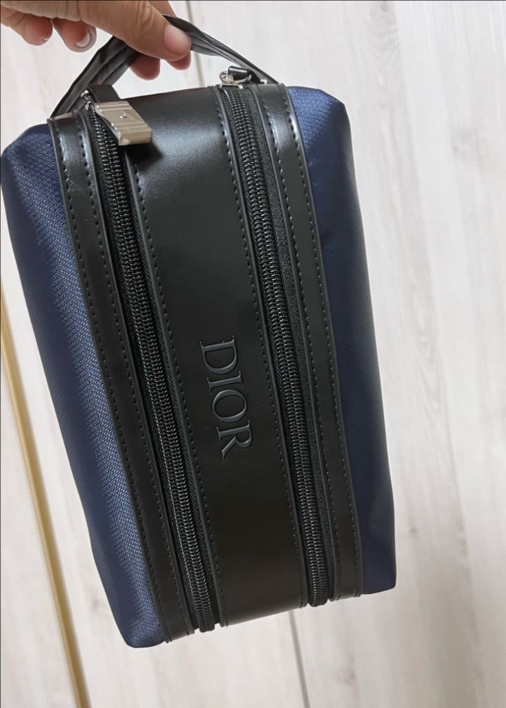 디올 2단 네이비 파우치 이미지