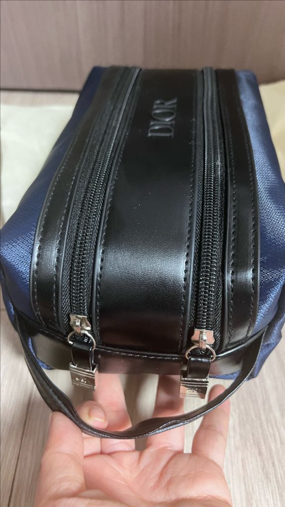 디올 2단 네이비 파우치 이미지