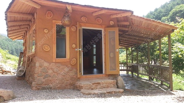 5/23 5/24 계곡옆 산골흙집 펜션 흙집 돌집 숙박 이미지