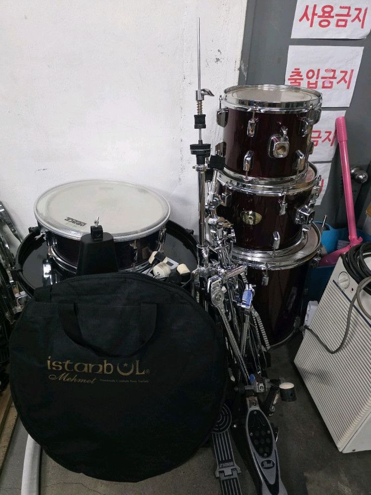 드럼5기통셋트(스네어 펄) 판매합니다. (심벌,하드웨어,스틱,의자,서비스심벌등등 포함) 이미지