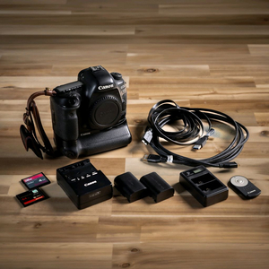 EOS 5D Mark IV(오막포) 카메라 바디 + 정품 세로그립 + 기타구성품 풀셋
