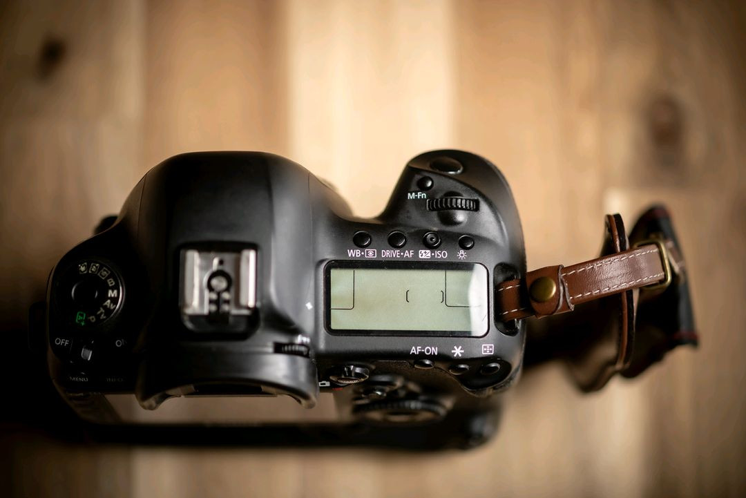EOS 5D Mark IV(오막포) 카메라 바디 + 정품 세로그립 + 기타구성품 풀셋 이미지