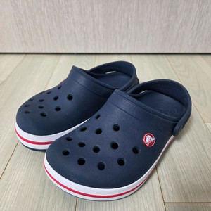 크록스키즈 J2 이미지