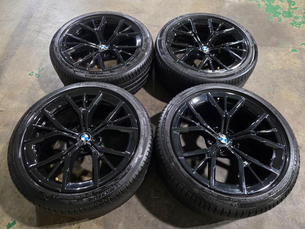 BMW G30 5시리즈 845M 19인치 블랙 휠타이어 이미지
