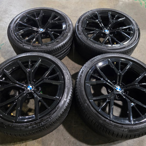BMW G30 5시리즈 845M 19인치 블랙 휠타이어 이미지