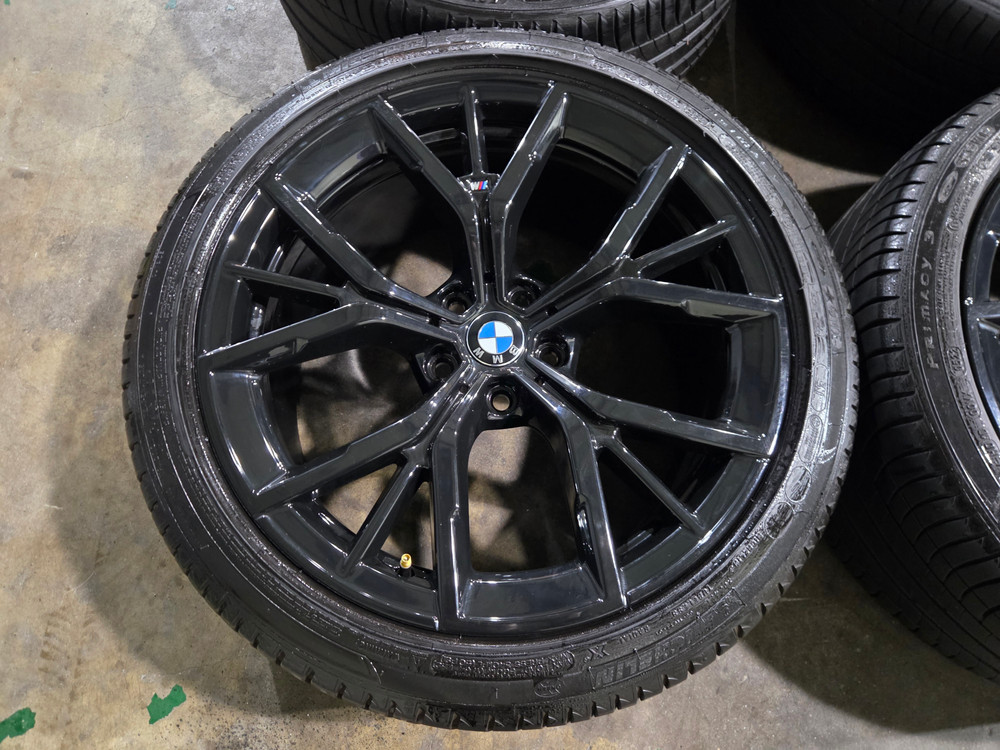 BMW G30 5시리즈 845M 19인치 블랙 휠타이어 이미지
