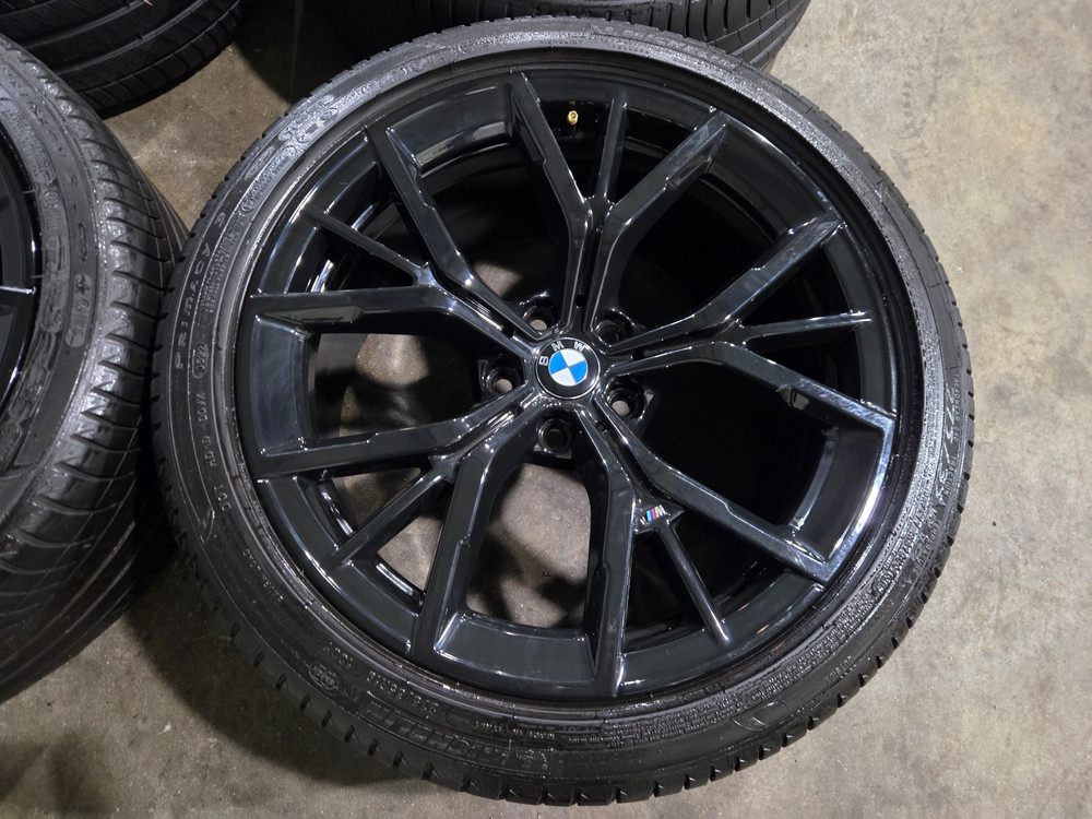 BMW G30 5시리즈 845M 19인치 블랙 휠타이어 이미지