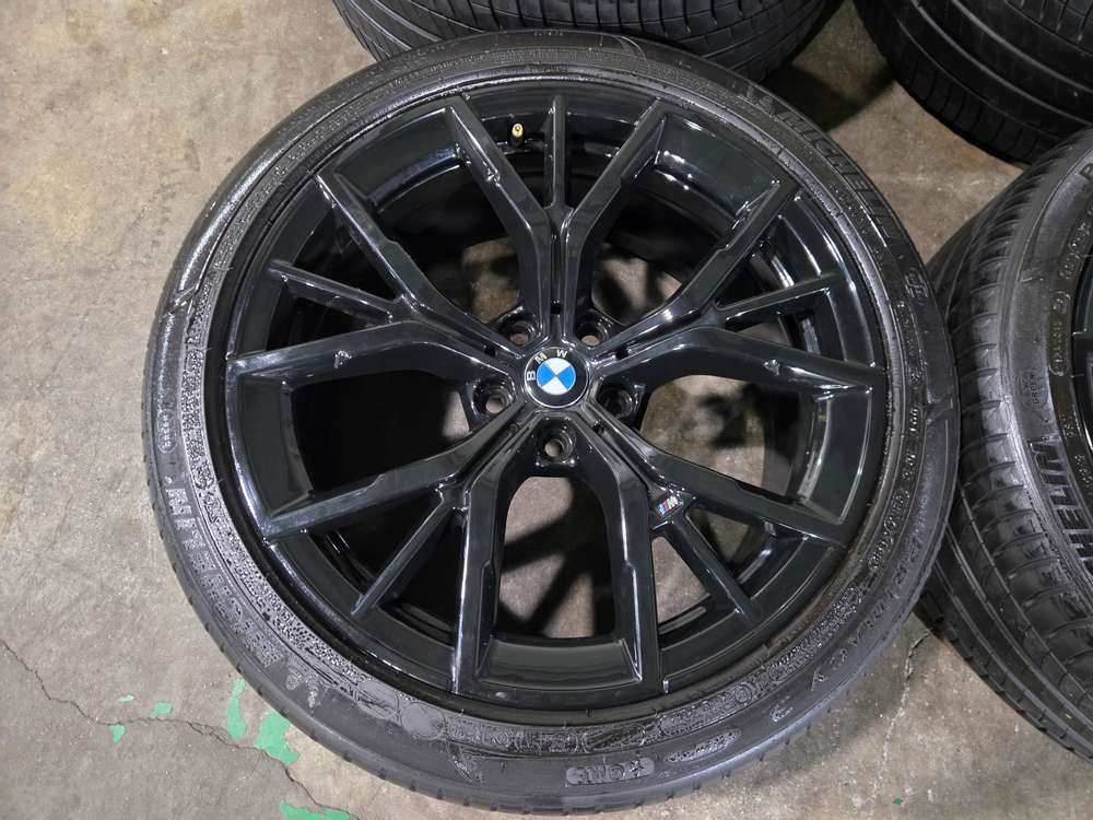 BMW G30 5시리즈 845M 19인치 블랙 휠타이어 이미지