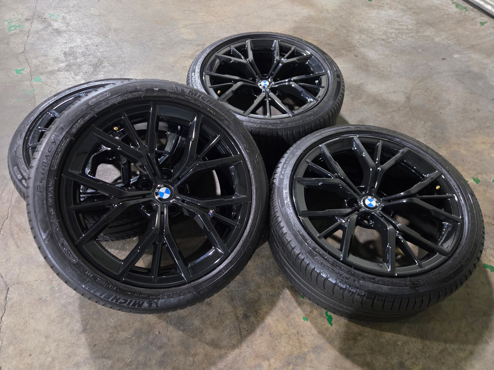 BMW G30 5시리즈 845M 19인치 블랙 휠타이어 이미지