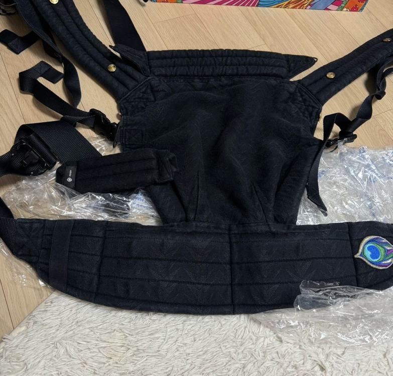 아티포페 블랙 아기띠 이미지