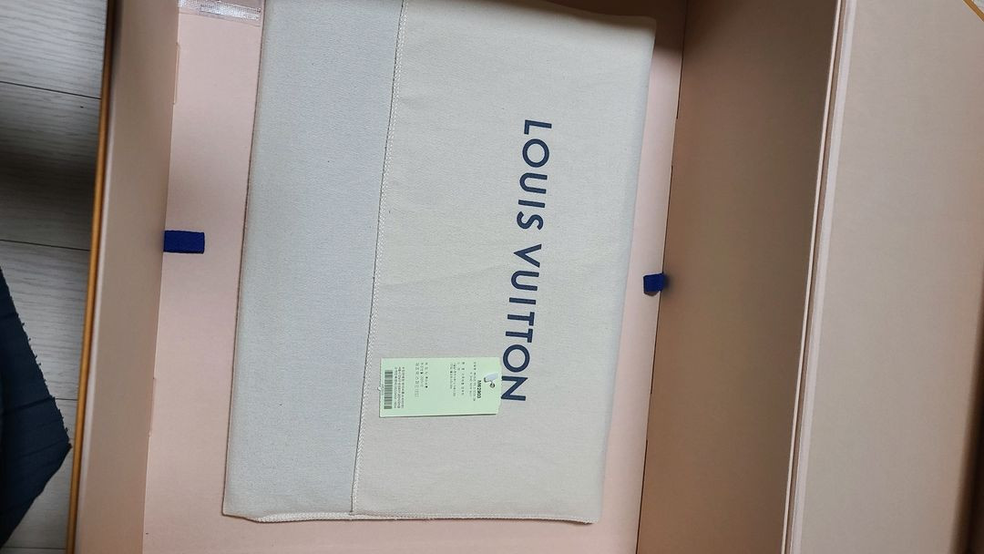 모노그램 섀도우 레더 포쉐트 클러치백 블랙모델번호 M62903 이미지