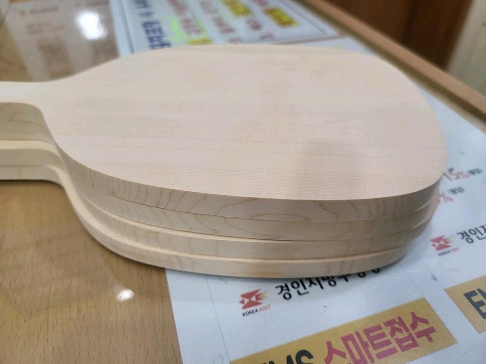 300년산 일본기소히노키 펜홀더 탁구라켓 ㅡ판매가 229000원 무료배송. 우체국택배ㅡ두께.무게지정가능ㅡ제작2주ㅡ 이미지