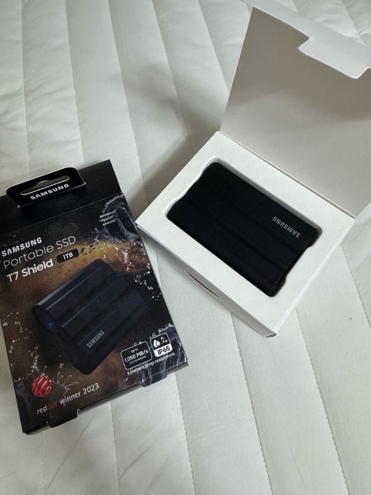 삼성전자 포터블 외장 SSD 1TB 1테라 T7 실드 Shield 이미지