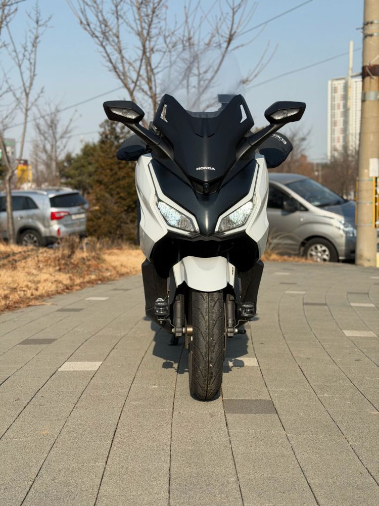 혼다 포르자350 스쿠터 2025년 2783km 현금차량입니다 이미지