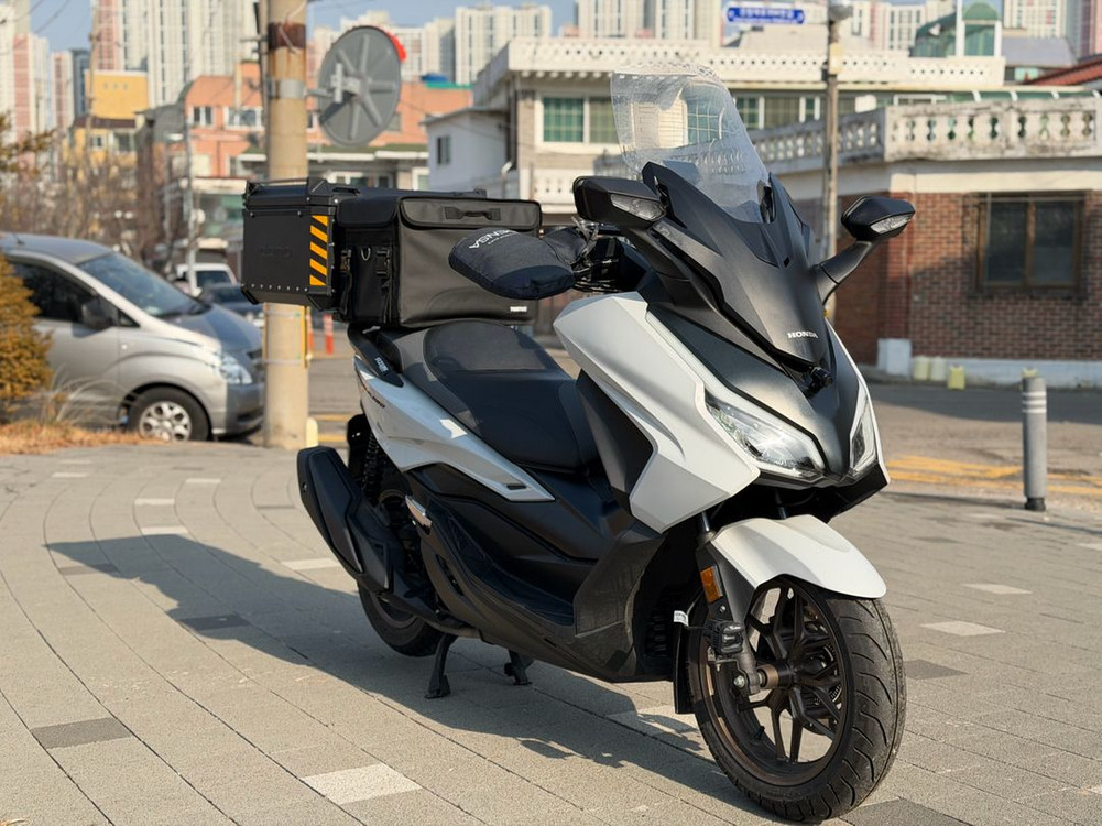 혼다 포르자350 스쿠터 2025년 2783km 현금차량입니다 이미지