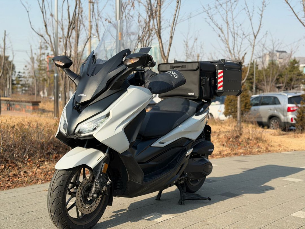 혼다 포르자350 스쿠터 2025년 2783km 현금차량입니다 이미지