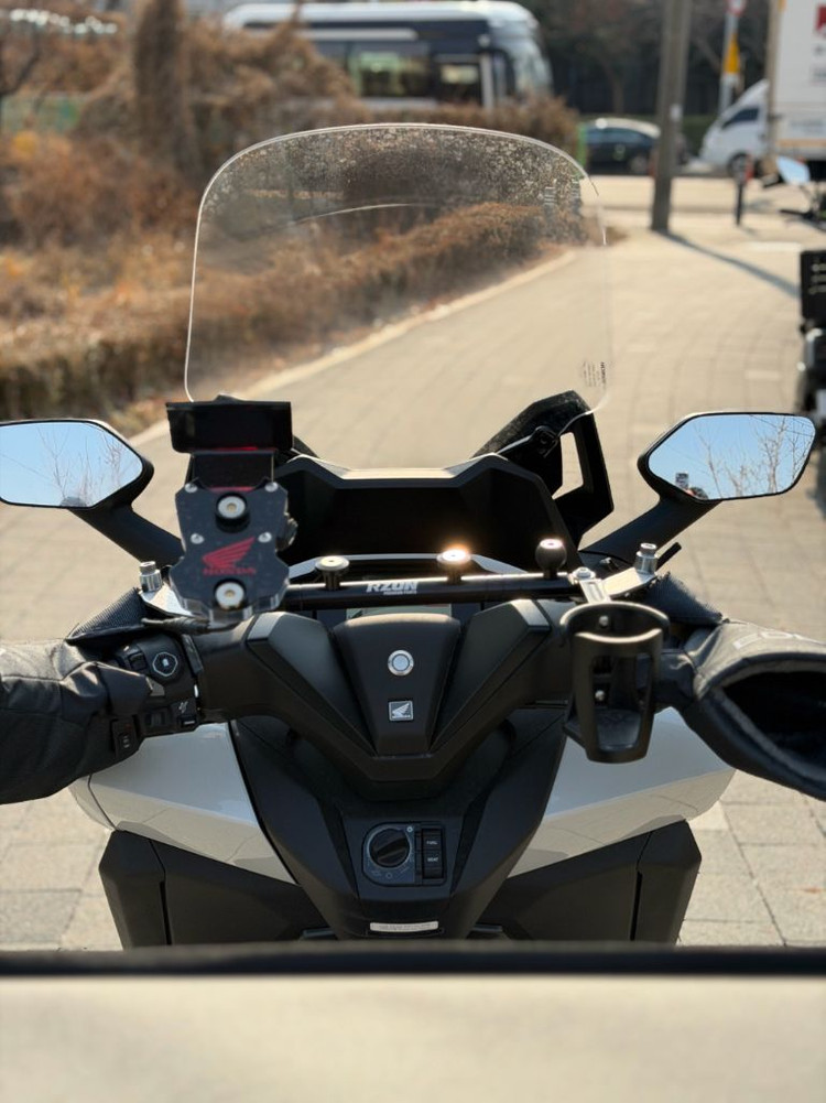 혼다 포르자350 스쿠터 2025년 2783km 현금차량입니다 이미지