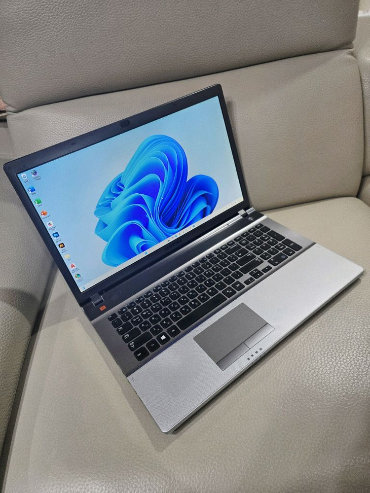17인치 삼성 고성능 i7 노트북(16GB,1.25TB,새배터리) 이미지