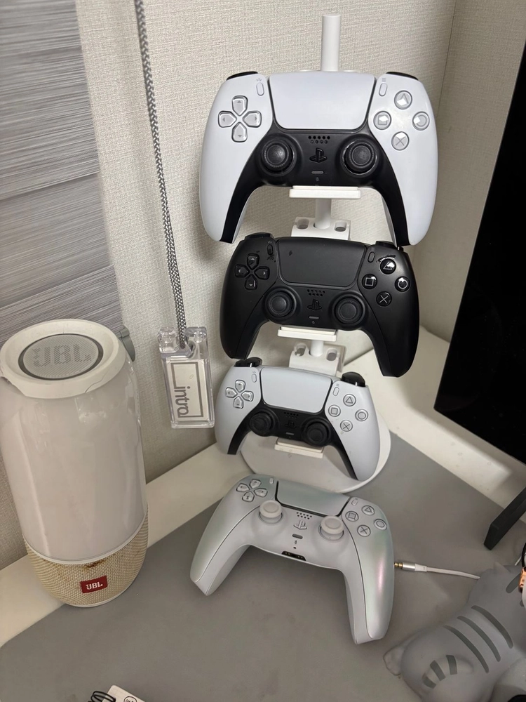 ps5pro+레이져 울버린 pro 2 /듀얼센스3개,거치대 같이드려요 - 안심되는 중고거래