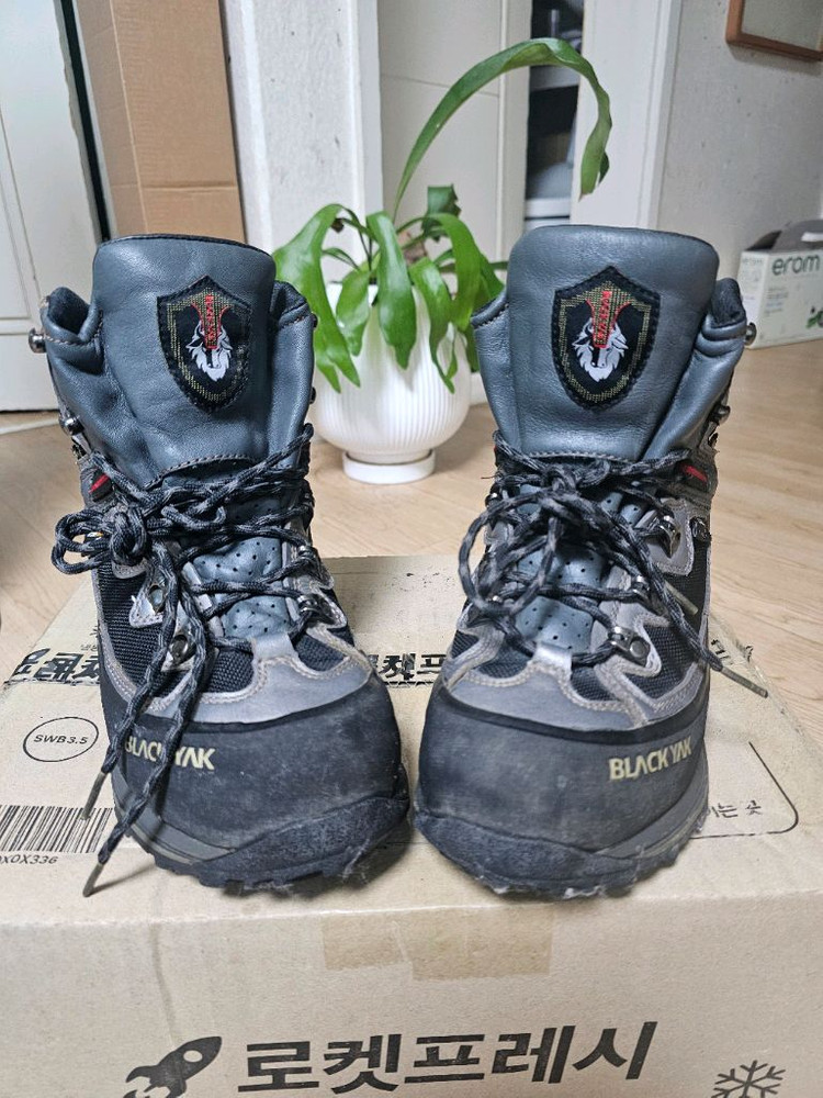 블랙야크 BLACKYAK 중등산화 전문가용 255mm 최상급 이미지