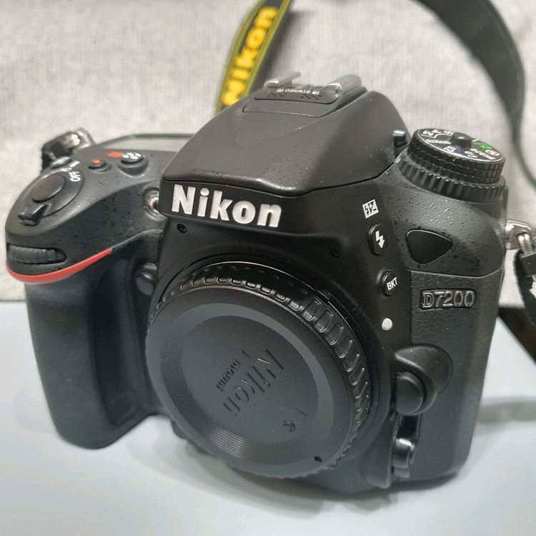 니콘 D7200 바디 이미지