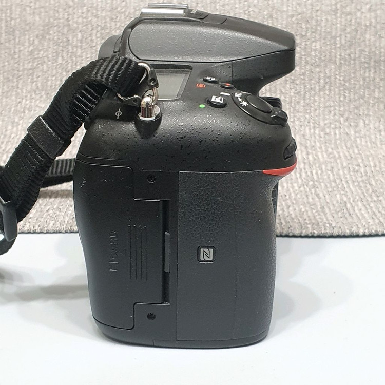 니콘 D7200 바디 이미지