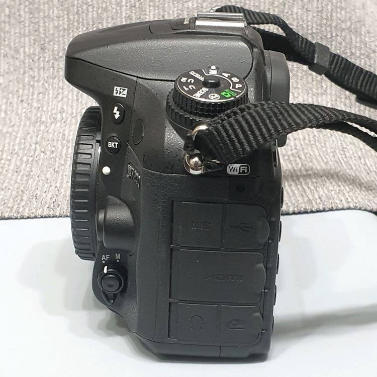 니콘 D7200 바디 이미지