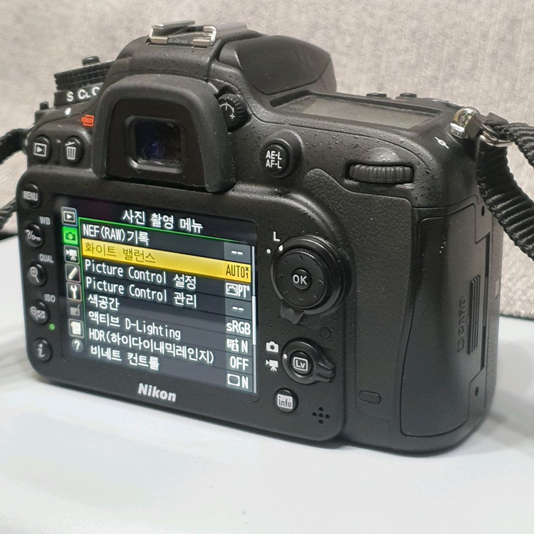 니콘 D7200 바디 이미지