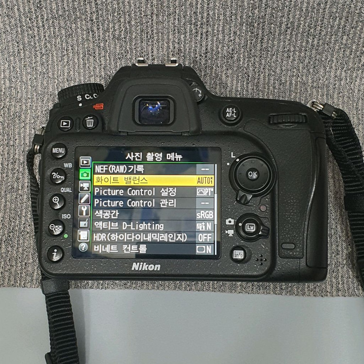 니콘 D7200 바디 이미지