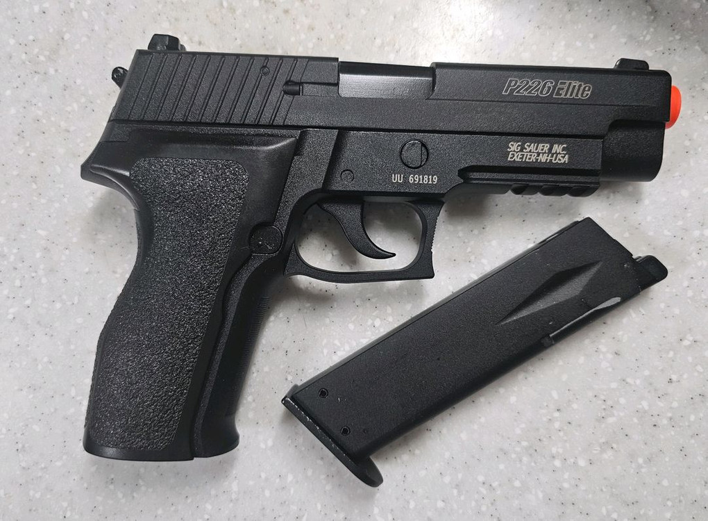 kjw p226 gbb 풀메탈 핸드건 이미지