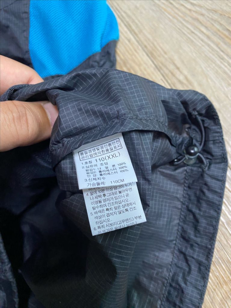 노스페이스 얇은 바람막이 얇은 자켓 남성용. 이미지